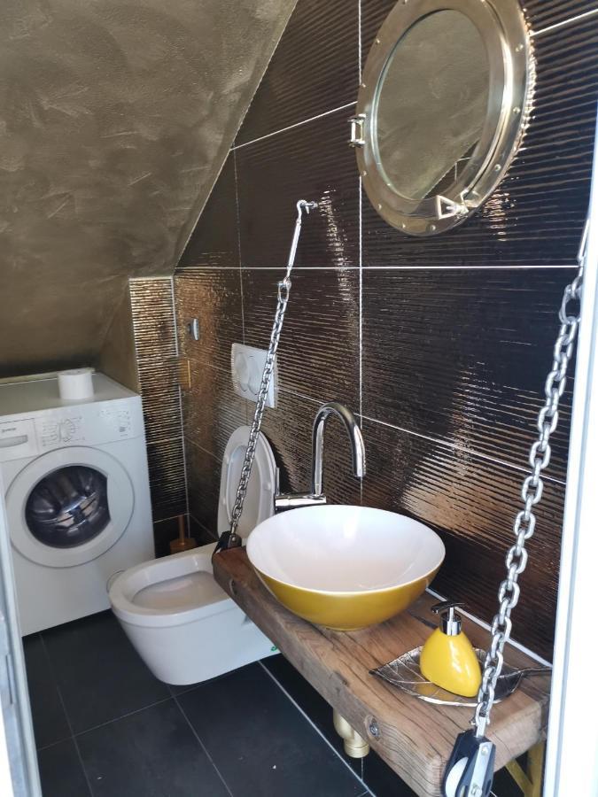 Apartamento Marinovi dvori Slatine Exterior foto