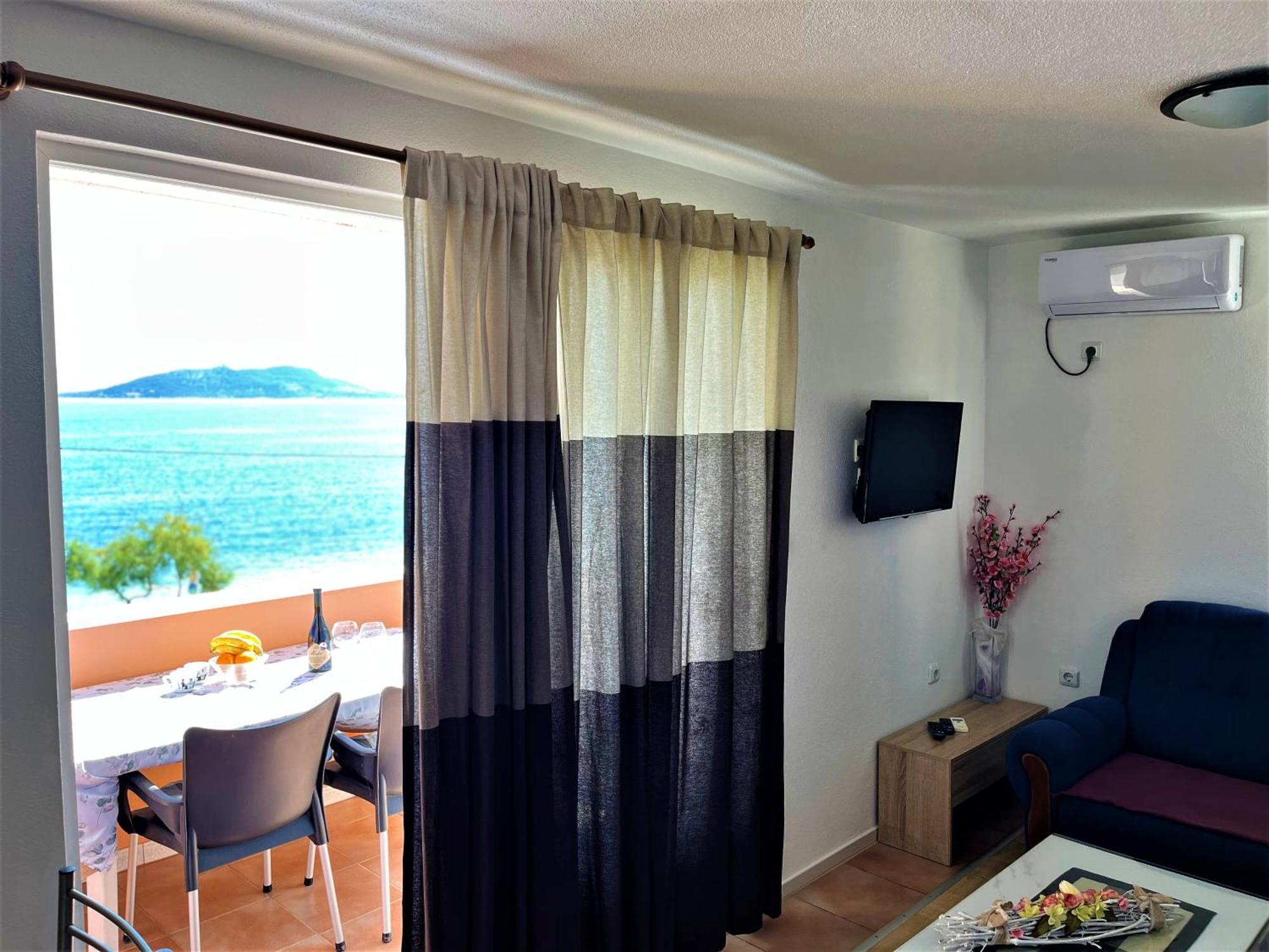 Apartamento Marinovi dvori Slatine Exterior foto