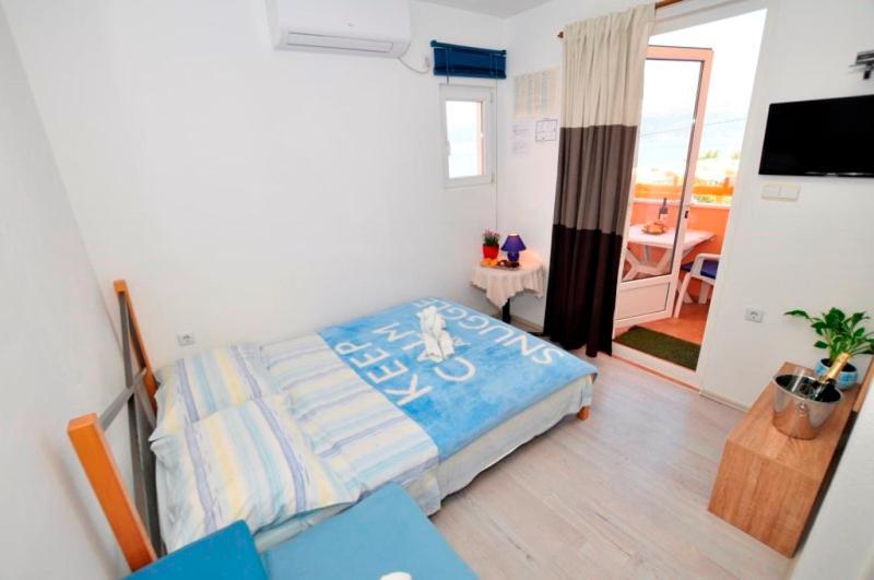 Apartamento Marinovi dvori Slatine Exterior foto