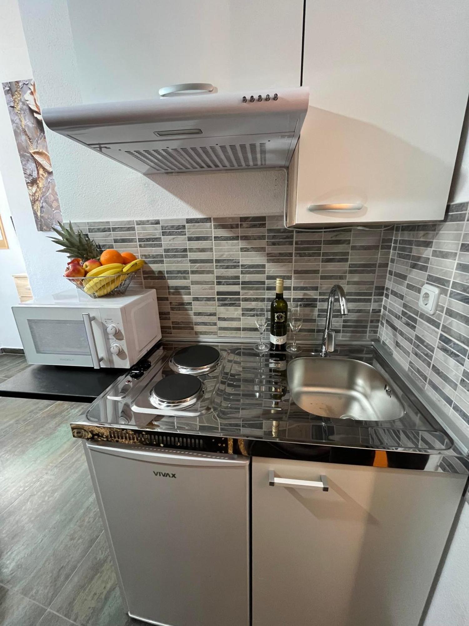Apartamento Marinovi dvori Slatine Exterior foto